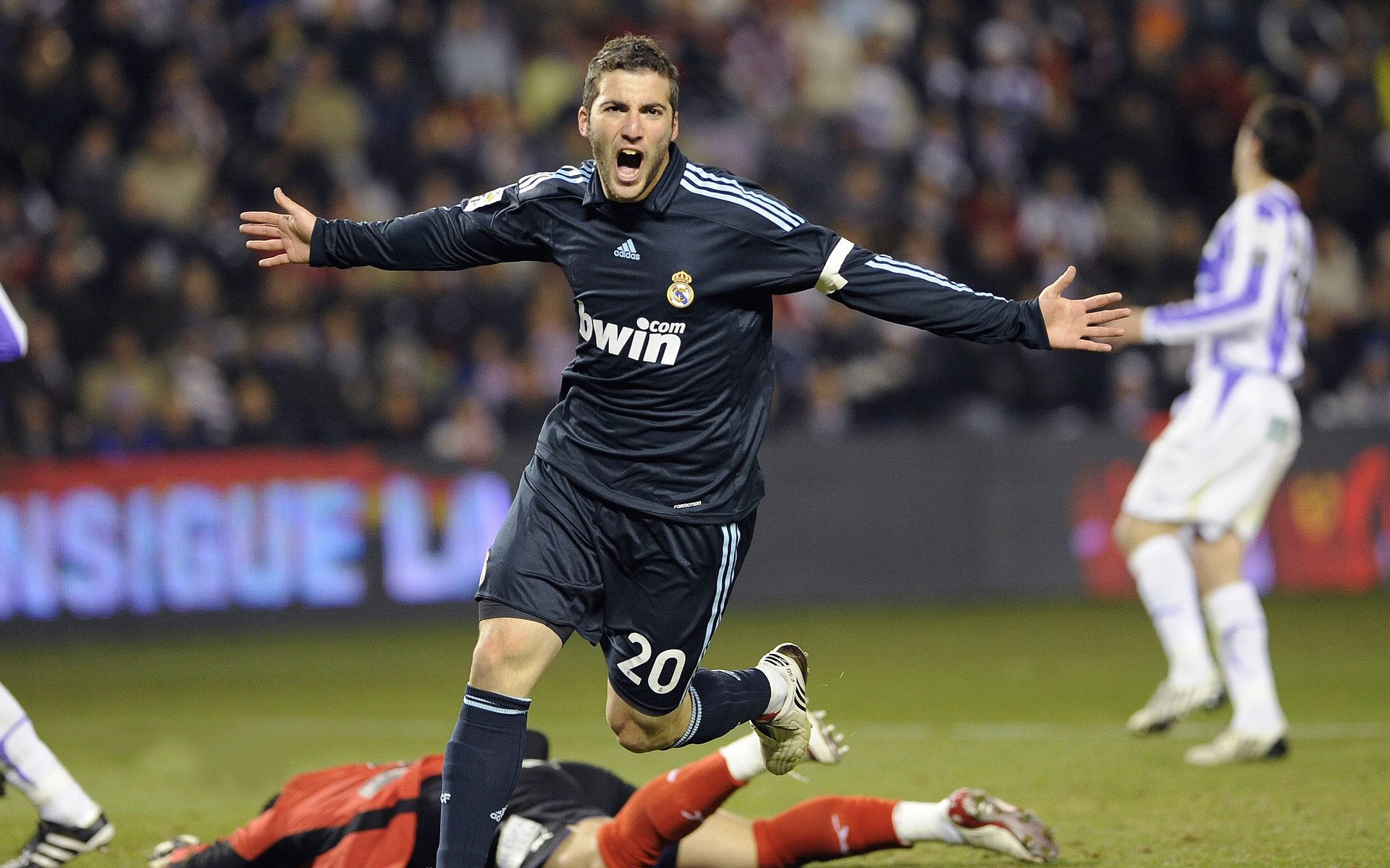 托桑·埃夫布奥姆万成为NBA市场营销焦点，埃托奥 布冯